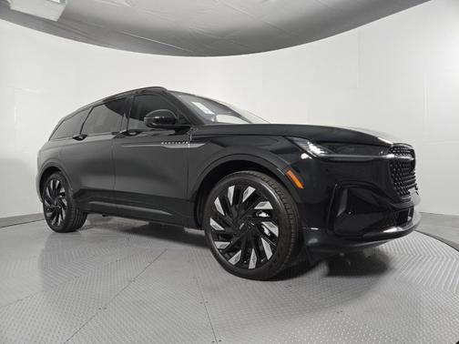 Black Metallic 2026 Lincoln Nautilus Reserve