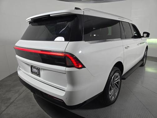 Star White 2026 Lincoln Navigator L Premiere