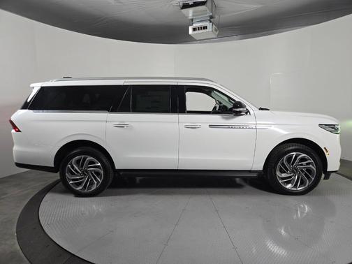 Star White 2026 Lincoln Navigator L Premiere