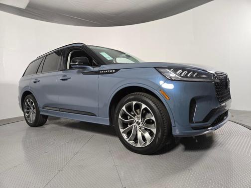 Whisper White 2026 Lincoln Aviator Premiere