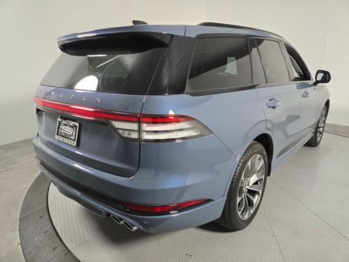 Whisper White 2026 Lincoln Aviator Premiere