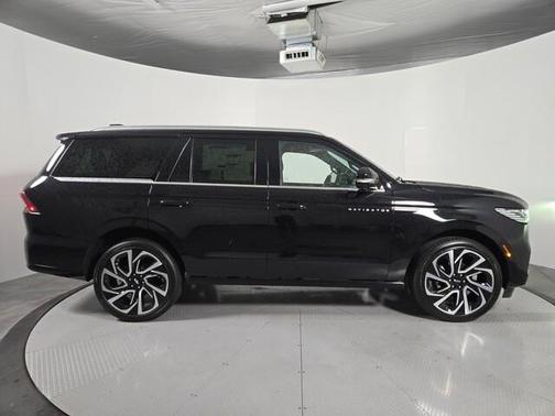 Infinite Black Metallic 2026 Lincoln Navigator Black Label