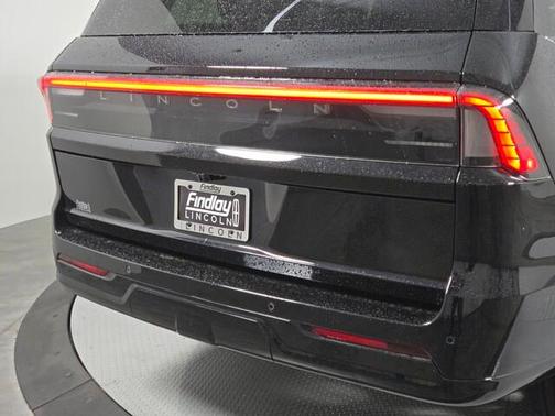 Infinite Black Metallic 2026 Lincoln Navigator Black Label