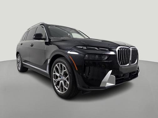 Black Sapphire Metallic 2023 BMW X7 xDrive40i