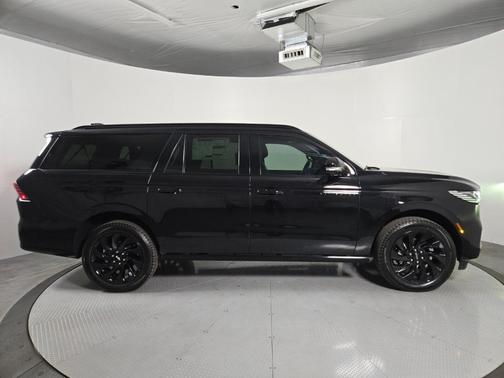 Infinite Black Metallic 2026 Lincoln Navigator L Reserve