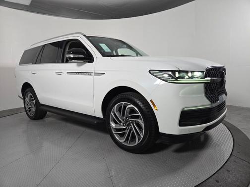 Star White 2026 Lincoln Navigator Premiere