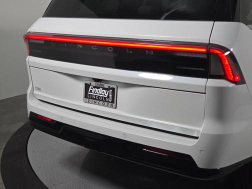 Star White 2026 Lincoln Navigator Premiere