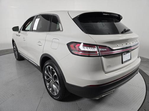 Ceramic Pearl Metallic Tinted Clearcoat 2023 Lincoln Nautilus Reserve