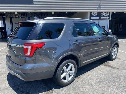 Magnetic Metallic 2017 Ford Explorer XLT