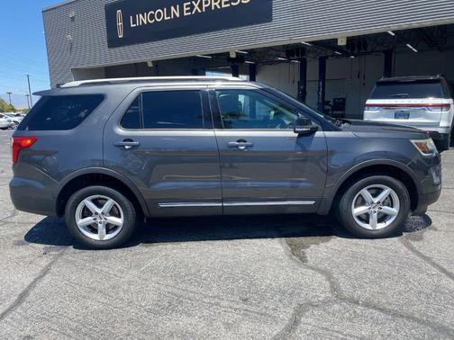 Magnetic Metallic 2017 Ford Explorer XLT
