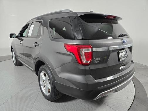 Magnetic Metallic 2017 Ford Explorer XLT