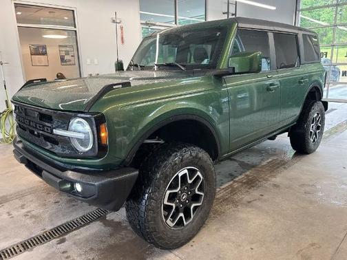 ERUPTION GREEN METALLIC 2023 Ford Bronco