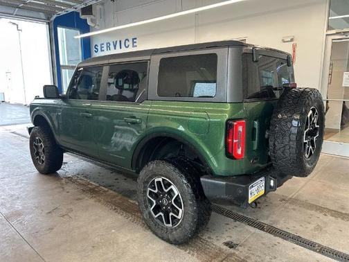 ERUPTION GREEN METALLIC 2023 Ford Bronco