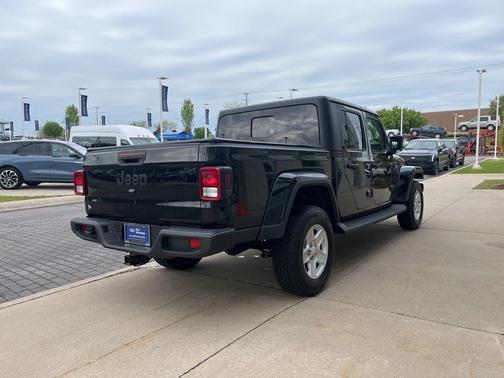 2022 Jeep Gladiator Sport