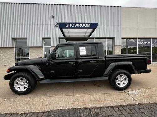 2022 Jeep Gladiator Sport