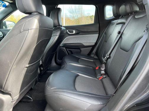 Diamond Black 2024 Jeep Compass Latitude