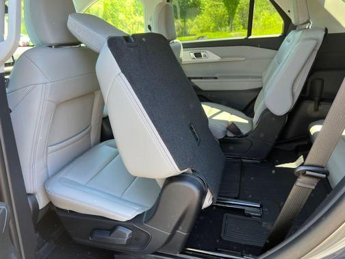 Carbonized Gray Metallic 2026 Ford Explorer Active