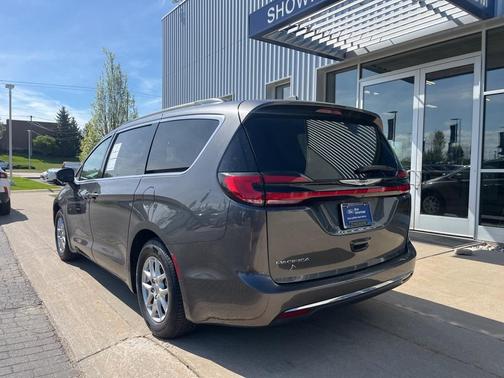2022 Chrysler Pacifica Touring-L