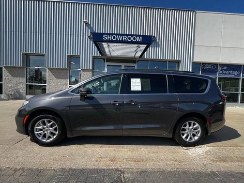 2022 Chrysler Pacifica Touring-L