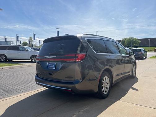2022 Chrysler Pacifica Touring-L