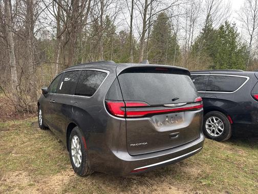 2022 Chrysler Pacifica Touring-L