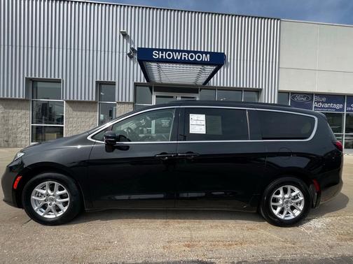 2022 Chrysler Pacifica Touring-L