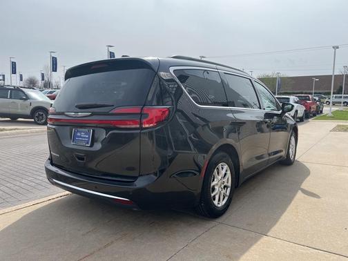 2022 Chrysler Pacifica Touring-L