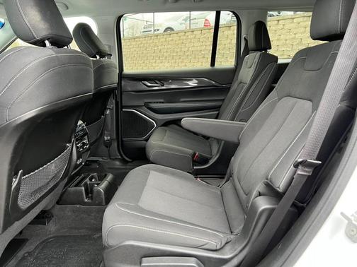 2021 Jeep Grand Cherokee L Laredo