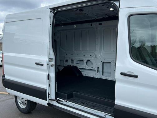 Oxford White 2026 Ford Transit-250 148 WB Medium Roof Cargo