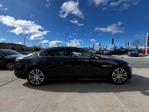 2023 Jaguar XF P300 R-Dynamic SE