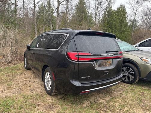 2022 Chrysler Pacifica Touring-L