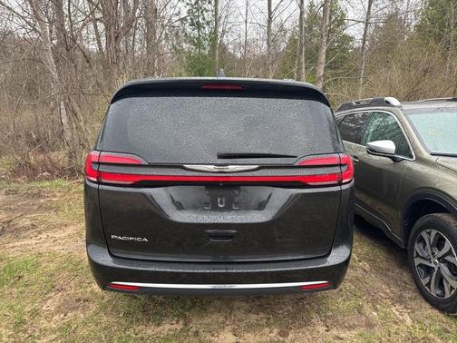 2022 Chrysler Pacifica Touring-L