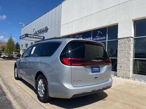 2022 Chrysler Pacifica Touring-L