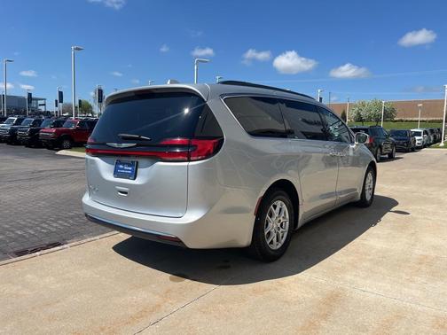 2022 Chrysler Pacifica Touring-L