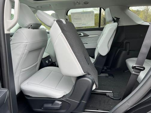 Agate Black Metallic 2026 Ford Explorer Platinum