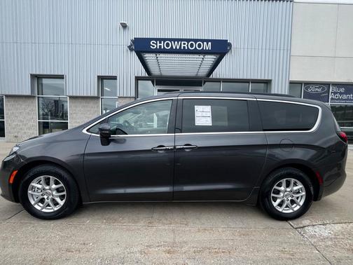 2022 Chrysler Pacifica Touring-L