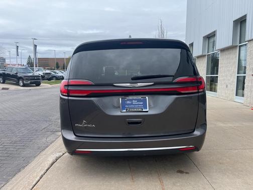 2022 Chrysler Pacifica Touring-L
