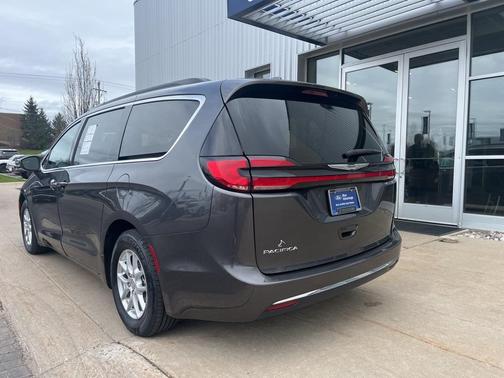 2022 Chrysler Pacifica Touring-L