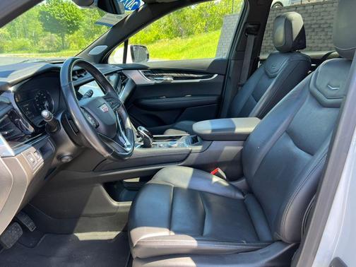 Crystal White Tri-Coat 2023 Cadillac XT6 Premium Luxury AWD