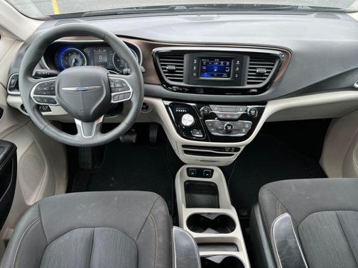 Granite Crystal Clearcoat Metallic 2017 Chrysler Pacifica Touring