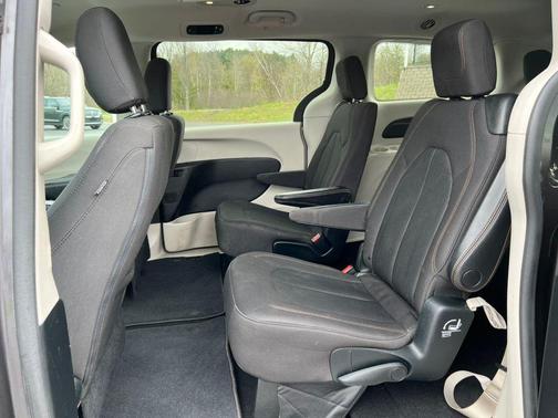 Granite Crystal Clearcoat Metallic 2017 Chrysler Pacifica Touring