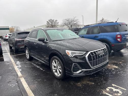 2022 Audi Q3 45 S line Premium