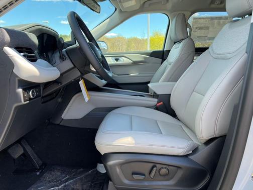 Space White Metallic 2026 Ford Explorer Active