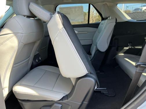 Space White Metallic 2026 Ford Explorer Active