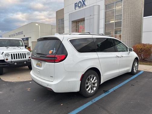 2021 Chrysler Pacifica Touring-L