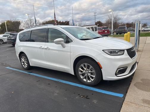 2021 Chrysler Pacifica Touring-L