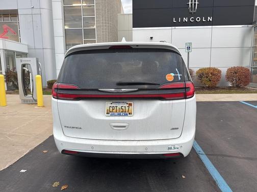 2021 Chrysler Pacifica Touring-L