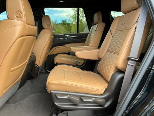 2024 Cadillac Escalade Sport
