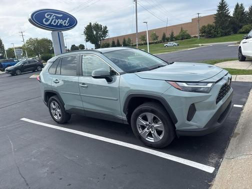 2022 Toyota RAV4 XLE