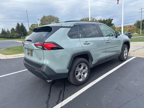 2022 Toyota RAV4 XLE